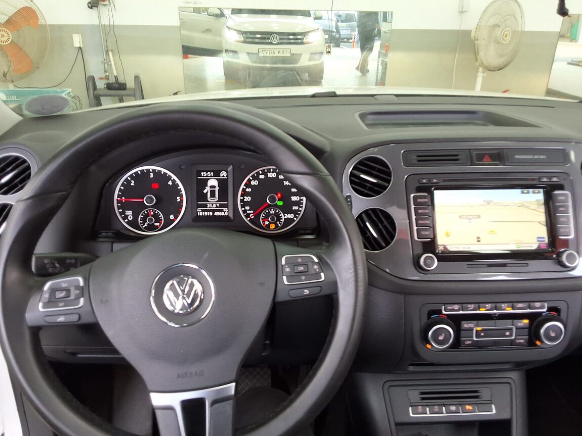 VOLKSWAGEN TIGUAN 2.0 TDI BLUEMOTION PREMIUM 2013 - zdjęcie 17
