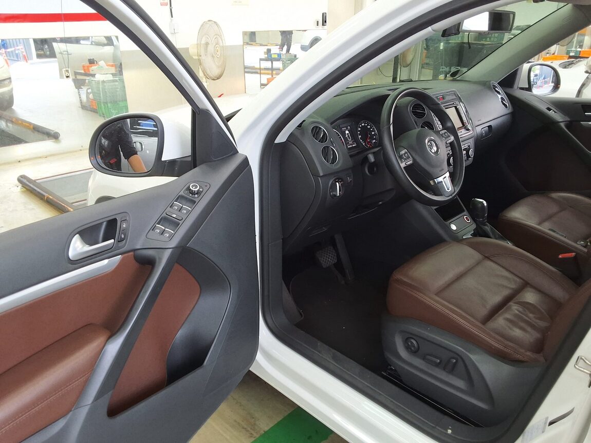 VOLKSWAGEN TIGUAN 2.0 TDI BLUEMOTION PREMIUM 2013 - zdjęcie 10
