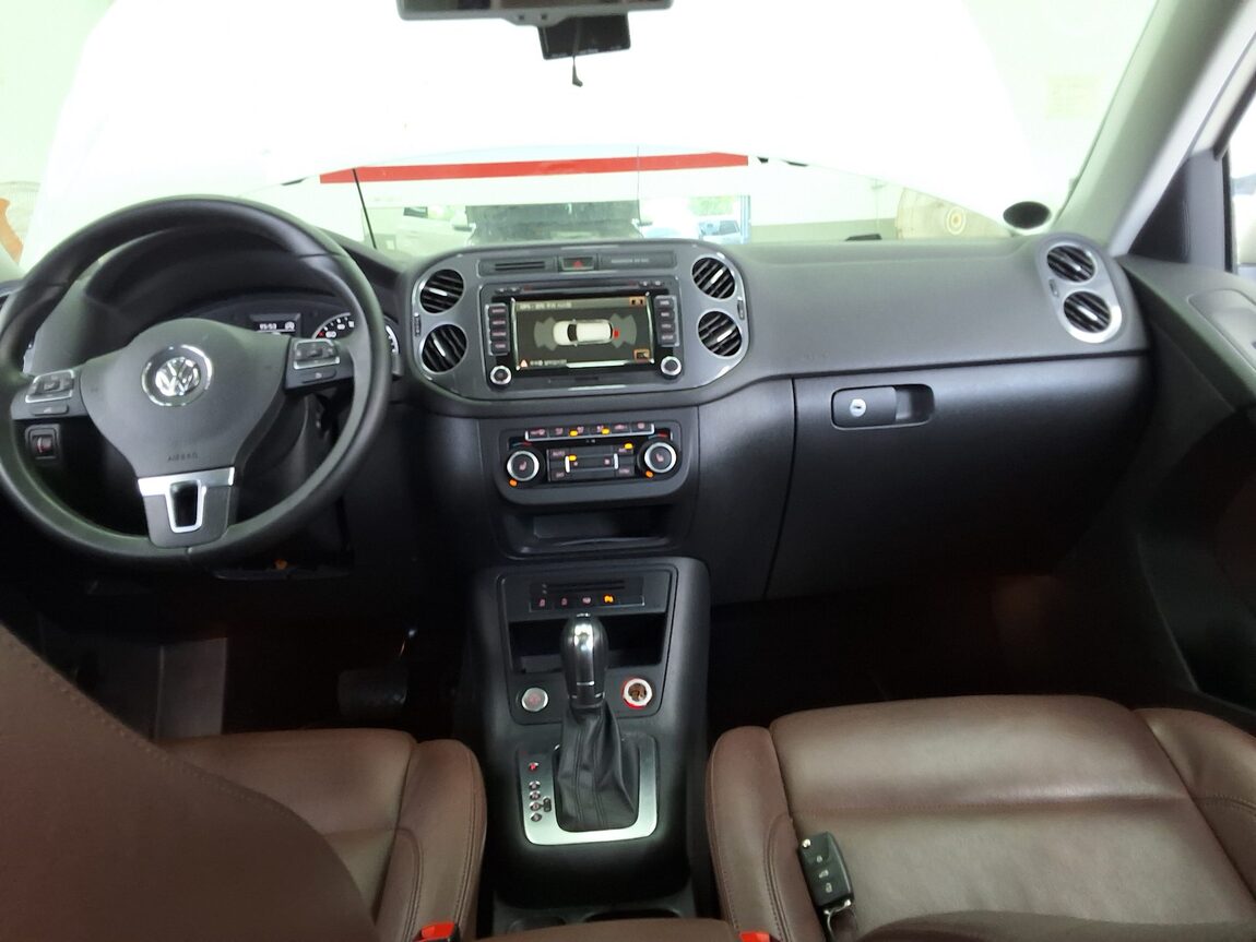VOLKSWAGEN TIGUAN 2.0 TDI BLUEMOTION PREMIUM 2013 - zdjęcie 11