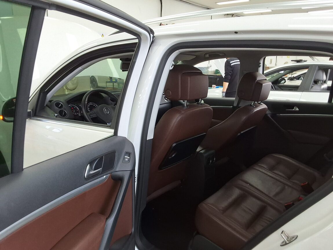 VOLKSWAGEN TIGUAN 2.0 TDI BLUEMOTION PREMIUM 2013 - zdjęcie 12