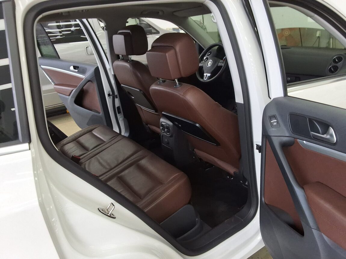 VOLKSWAGEN TIGUAN 2.0 TDI BLUEMOTION PREMIUM 2013 - zdjęcie 13