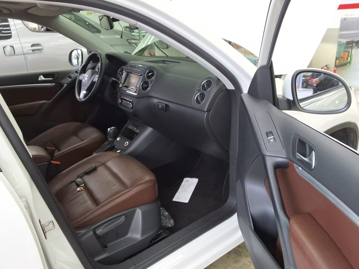 VOLKSWAGEN TIGUAN 2.0 TDI BLUEMOTION PREMIUM 2013 - zdjęcie 14