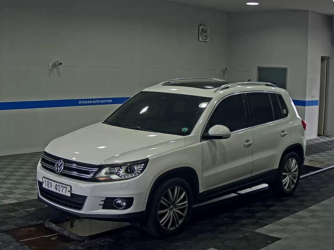 VOLKSWAGEN TIGUAN 2.0 TDI BLUEMOTION PREMIUM 2013 - zdjęcie 2