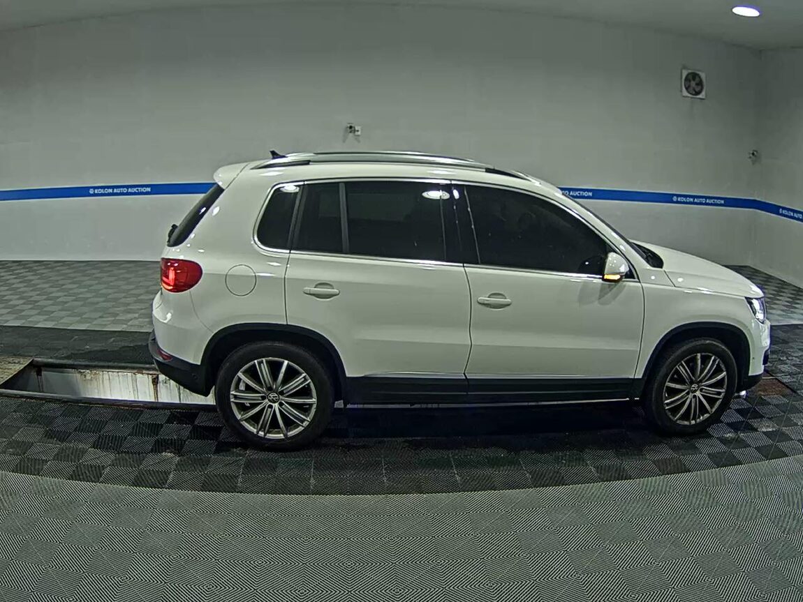VOLKSWAGEN TIGUAN 2.0 TDI BLUEMOTION PREMIUM 2013 - zdjęcie 4