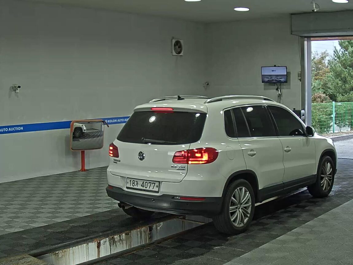 VOLKSWAGEN TIGUAN 2.0 TDI BLUEMOTION PREMIUM 2013 - zdjęcie 5