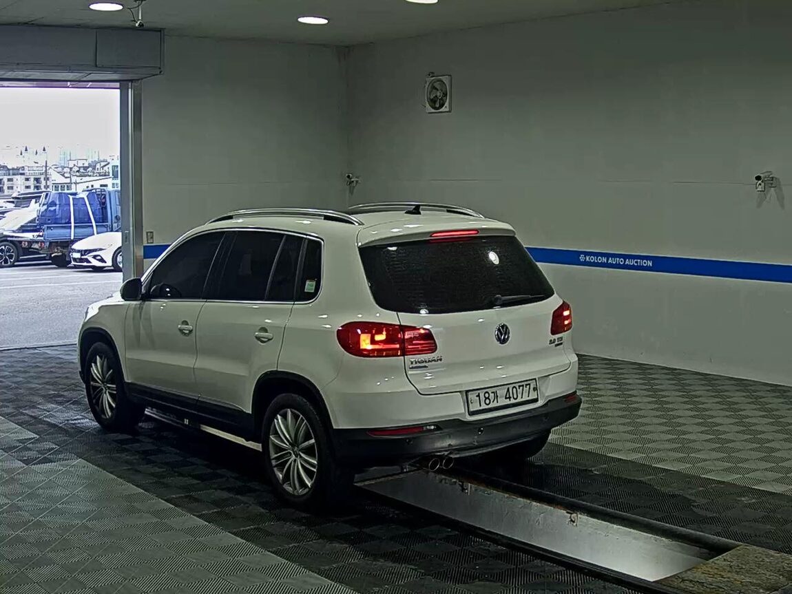 VOLKSWAGEN TIGUAN 2.0 TDI BLUEMOTION PREMIUM 2013 - zdjęcie 6