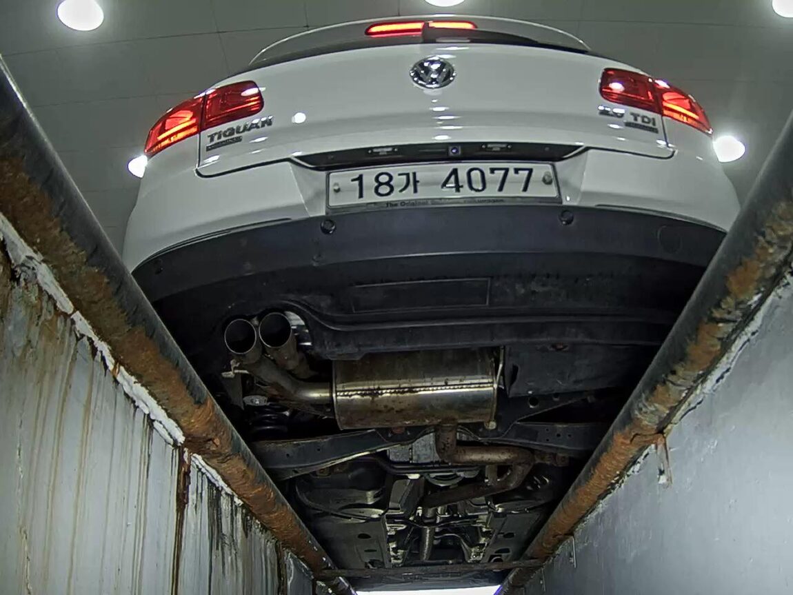 VOLKSWAGEN TIGUAN 2.0 TDI BLUEMOTION PREMIUM 2013 - zdjęcie 8