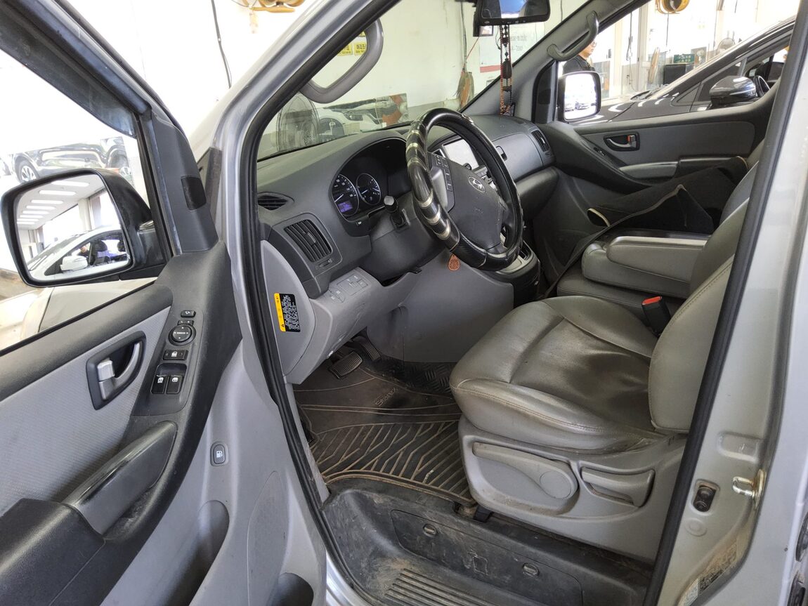 HYUNDAI GRAND STAREX 12-SEATER DIESEL MODERN 2017 - zdjęcie 10