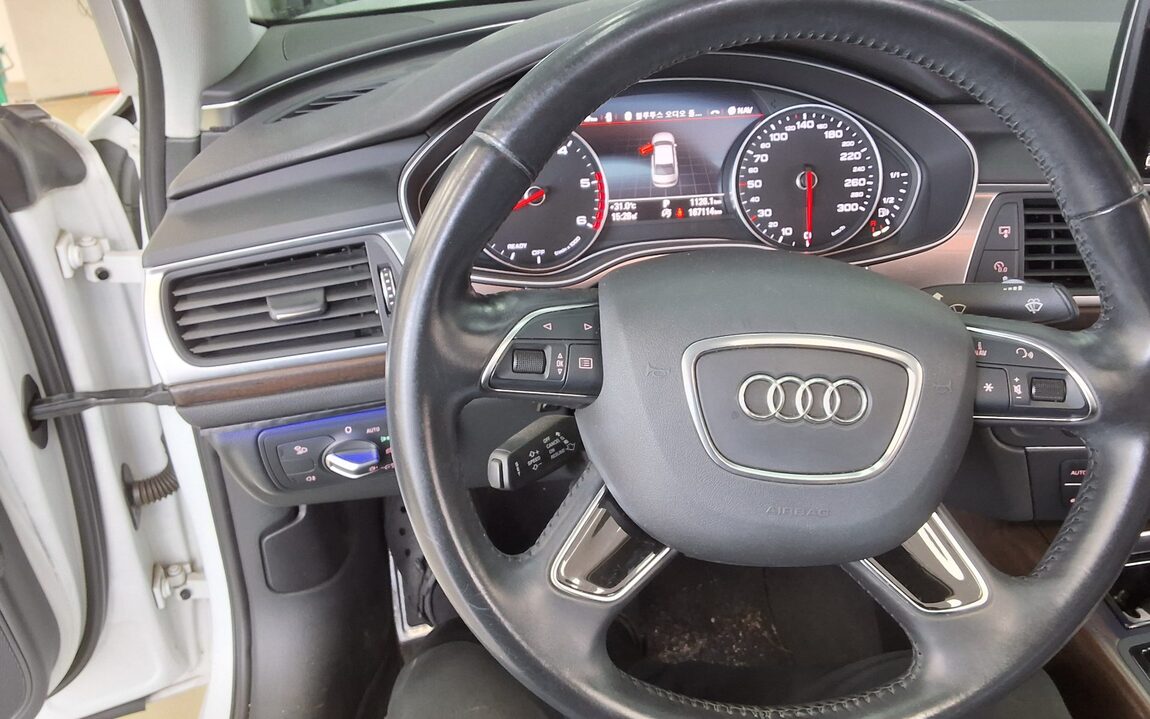 AUDI A6 (4TH GEN) 35 TDI COMFORT 2016 - zdjęcie 17