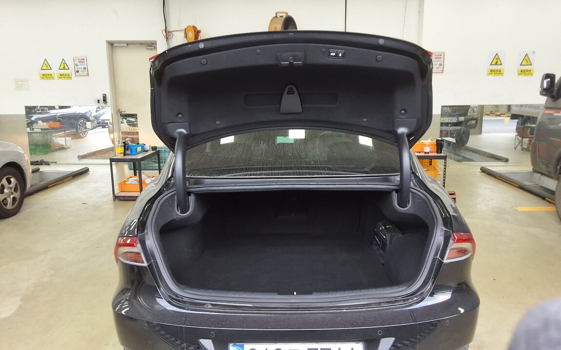 HYUNDAI THE NEW GRANDEUR IG HYBRID 2.4 HEV LE BLANC 2022 - zdjęcie 15