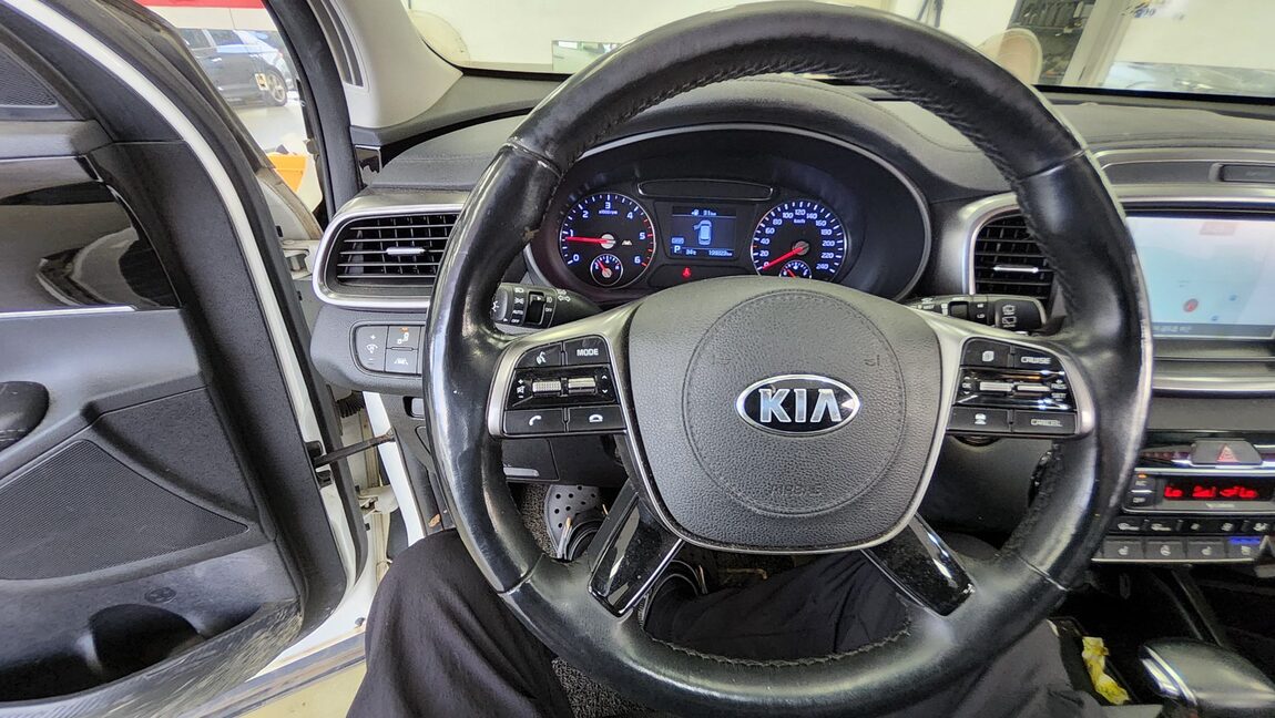 KIA THE NEW SORENTO DIESEL R2.0 2WD NOBLESSE 2019 - zdjęcie 17