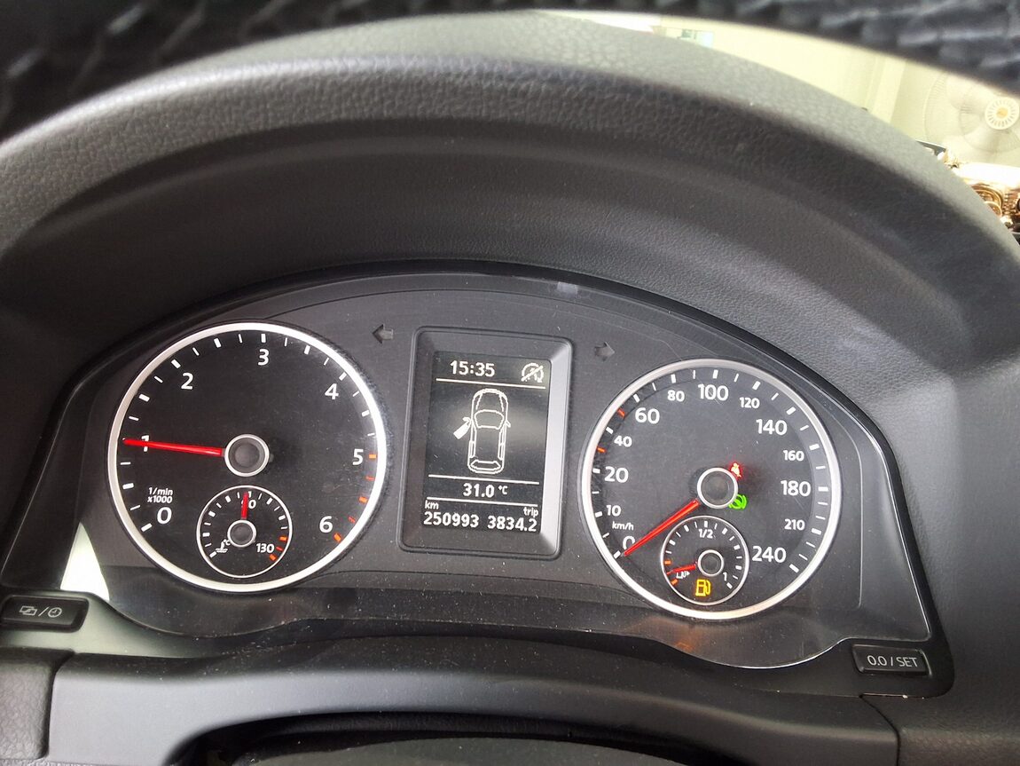 VOLKSWAGEN TIGUAN 2.0 TDI BLUEMOTION PREMIUM 2013 - zdjęcie 10