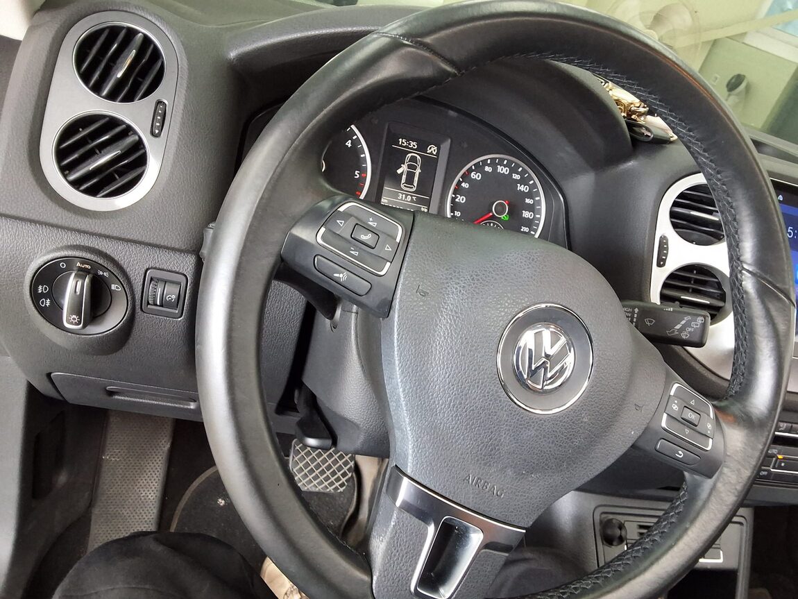 VOLKSWAGEN TIGUAN 2.0 TDI BLUEMOTION PREMIUM 2013 - zdjęcie 23