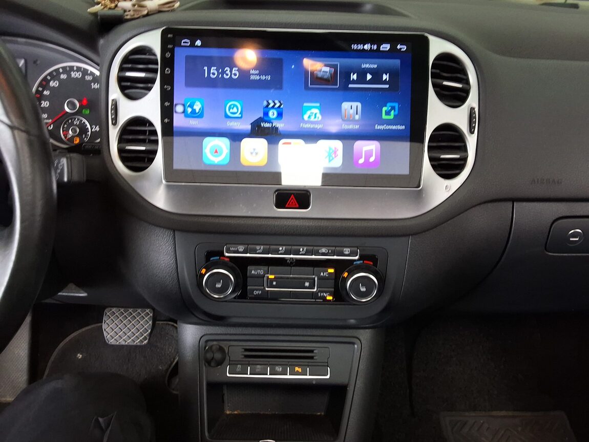 VOLKSWAGEN TIGUAN 2.0 TDI BLUEMOTION PREMIUM 2013 - zdjęcie 24