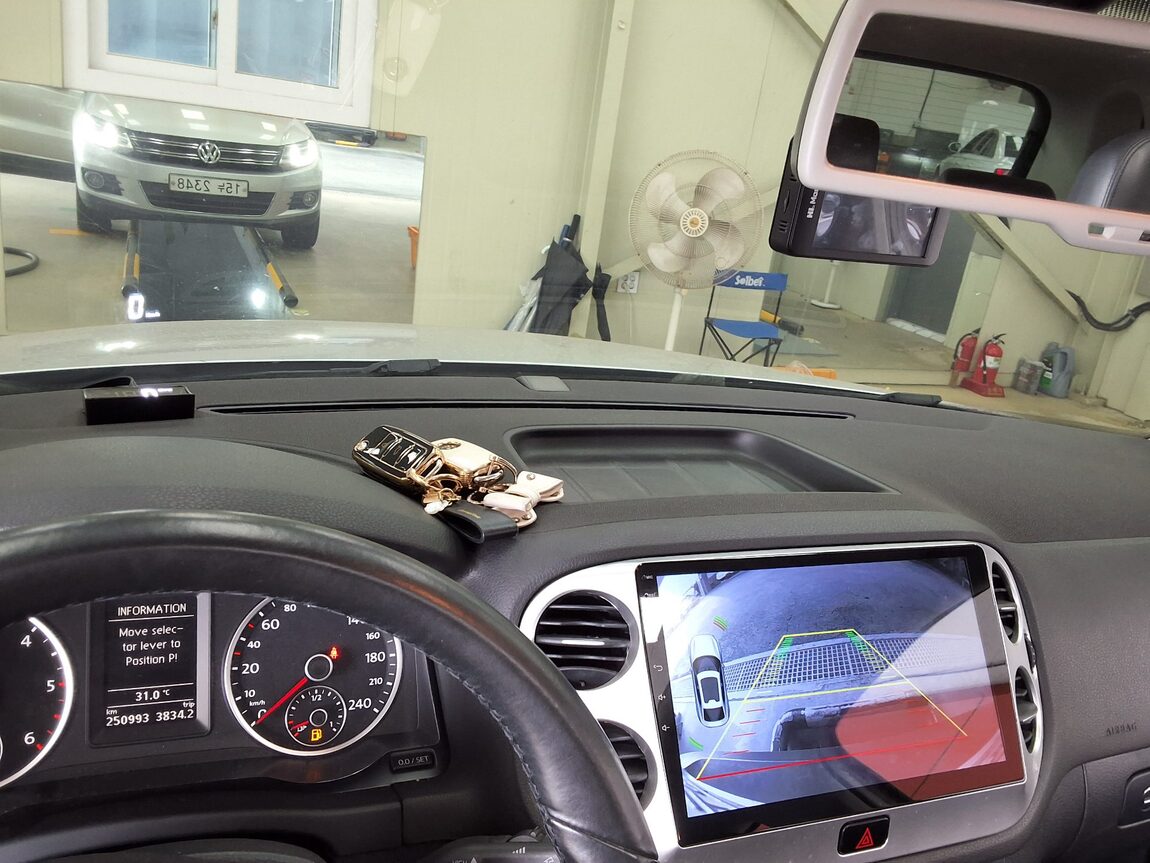 VOLKSWAGEN TIGUAN 2.0 TDI BLUEMOTION PREMIUM 2013 - zdjęcie 25