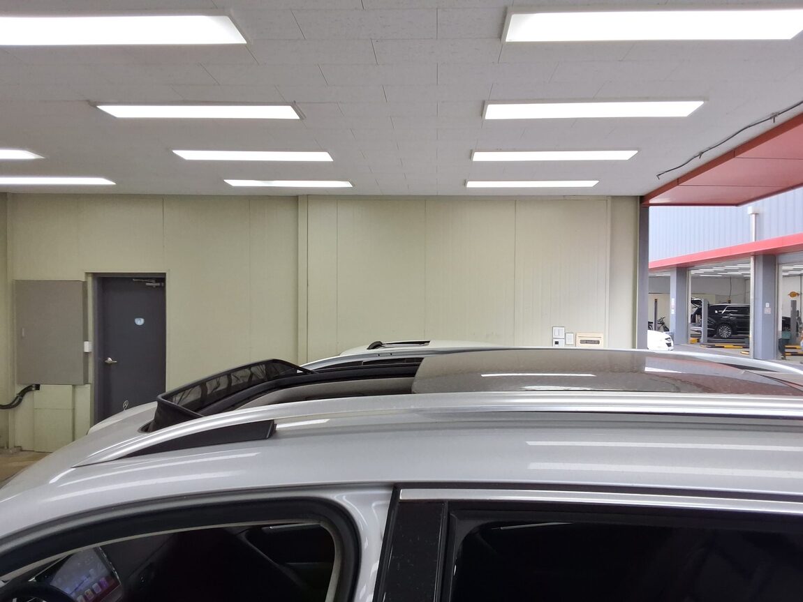 VOLKSWAGEN TIGUAN 2.0 TDI BLUEMOTION PREMIUM 2013 - zdjęcie 26