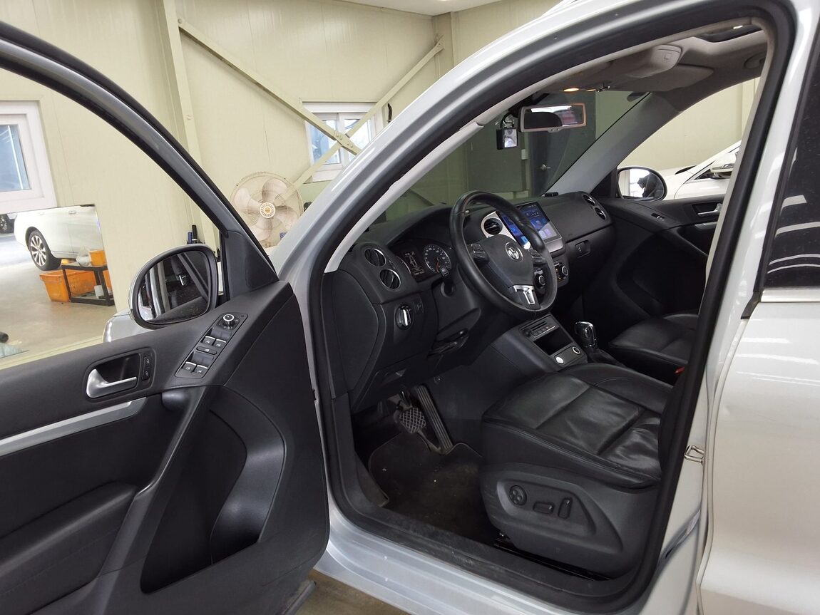 VOLKSWAGEN TIGUAN 2.0 TDI BLUEMOTION PREMIUM 2013 - zdjęcie 11