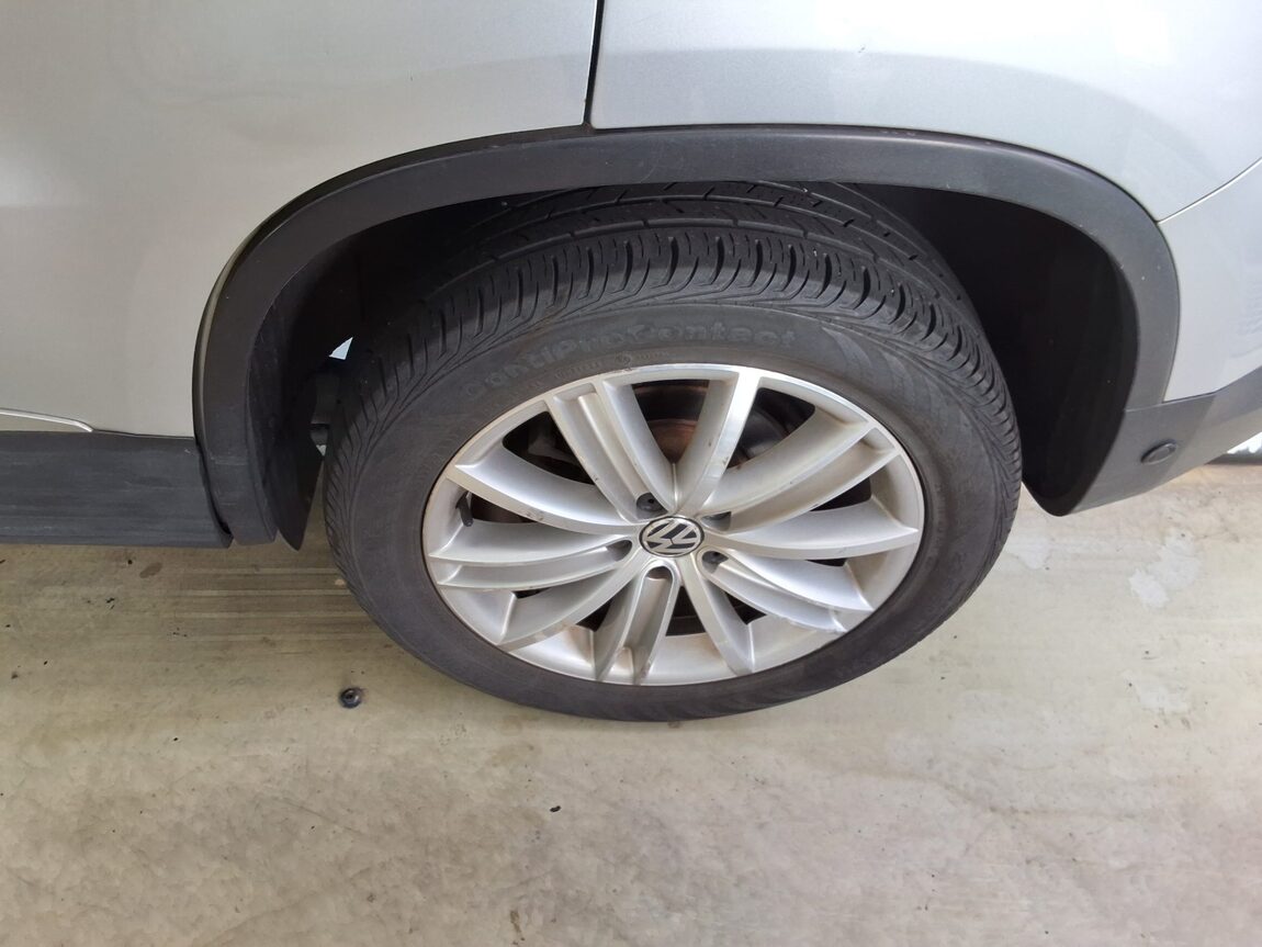 VOLKSWAGEN TIGUAN 2.0 TDI BLUEMOTION PREMIUM 2013 - zdjęcie 20