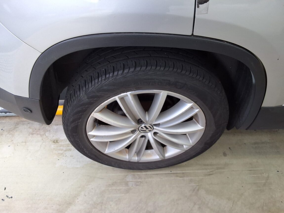 VOLKSWAGEN TIGUAN 2.0 TDI BLUEMOTION PREMIUM 2013 - zdjęcie 22