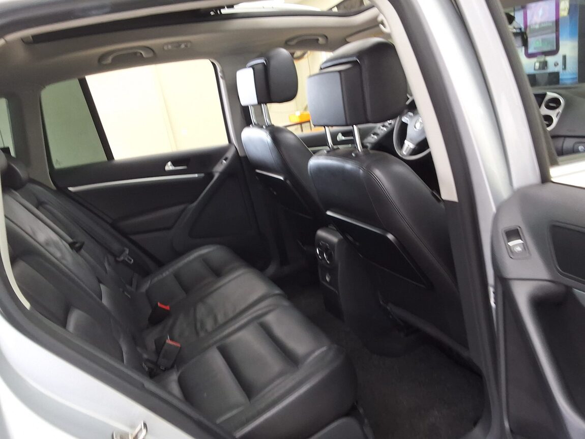 VOLKSWAGEN TIGUAN 2.0 TDI BLUEMOTION PREMIUM 2013 - zdjęcie 14