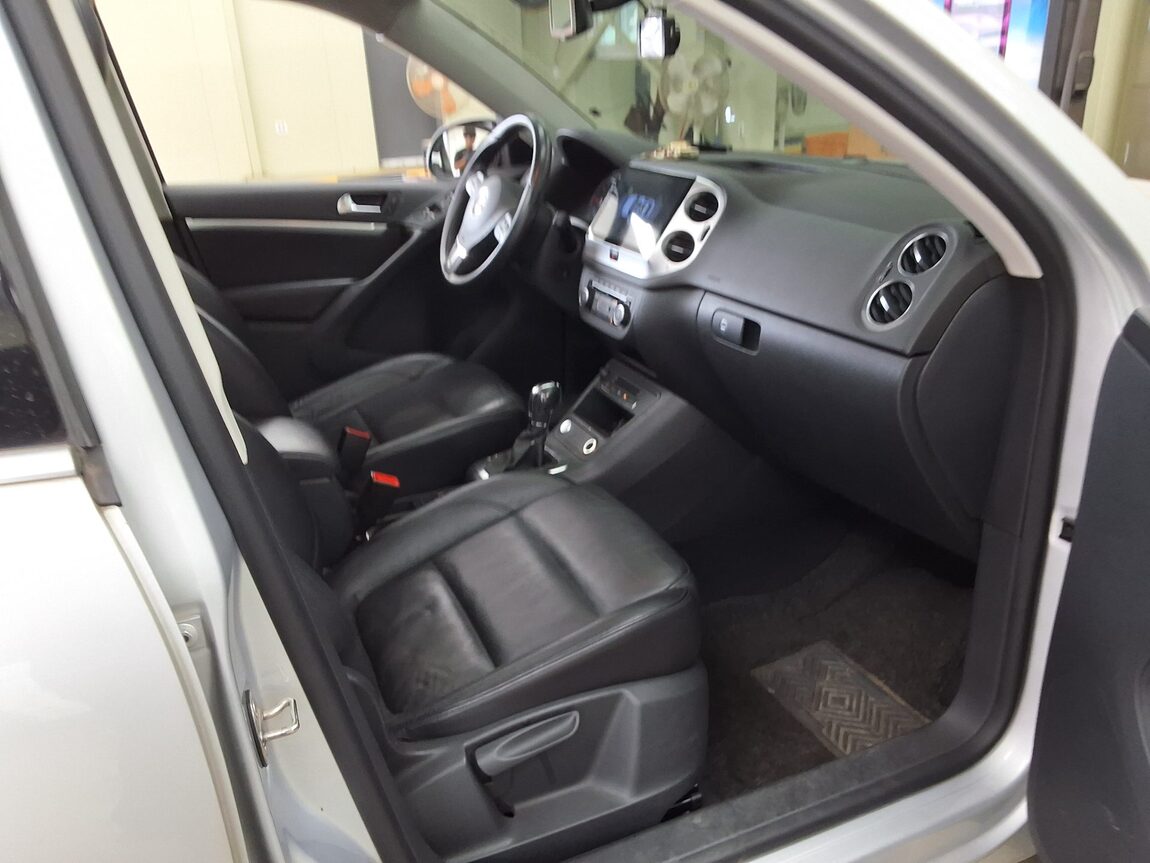 VOLKSWAGEN TIGUAN 2.0 TDI BLUEMOTION PREMIUM 2013 - zdjęcie 15