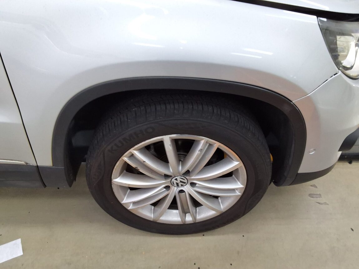 VOLKSWAGEN TIGUAN 2.0 TDI BLUEMOTION PREMIUM 2013 - zdjęcie 21