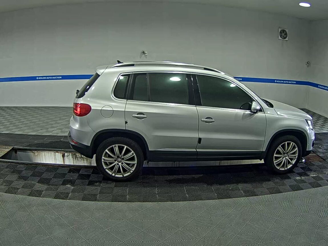 VOLKSWAGEN TIGUAN 2.0 TDI BLUEMOTION PREMIUM 2013 - zdjęcie 4