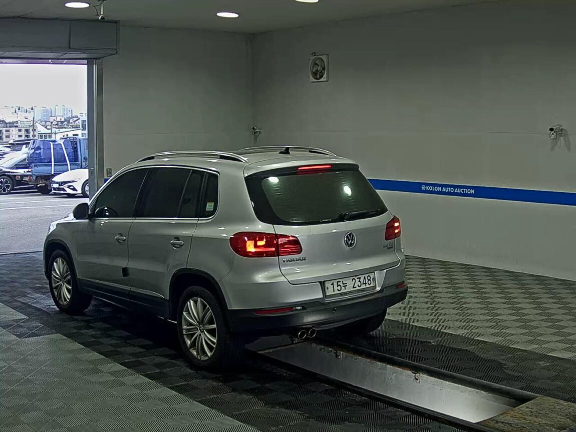 VOLKSWAGEN TIGUAN 2.0 TDI BLUEMOTION PREMIUM 2013 - zdjęcie 6