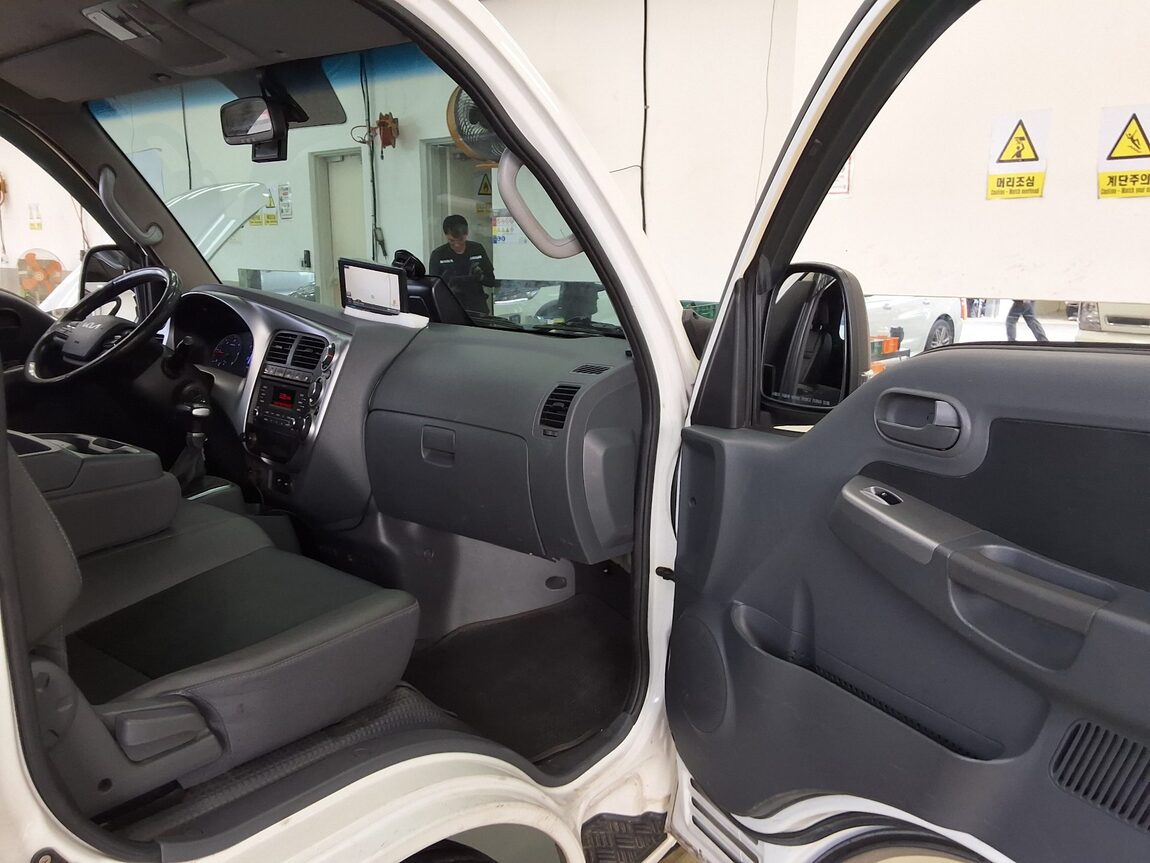 KIA THE NEW BONGO III CARGO 1 TON KING CAB EXTRA LONG WHEELBASE GL 2022 - zdjęcie 11