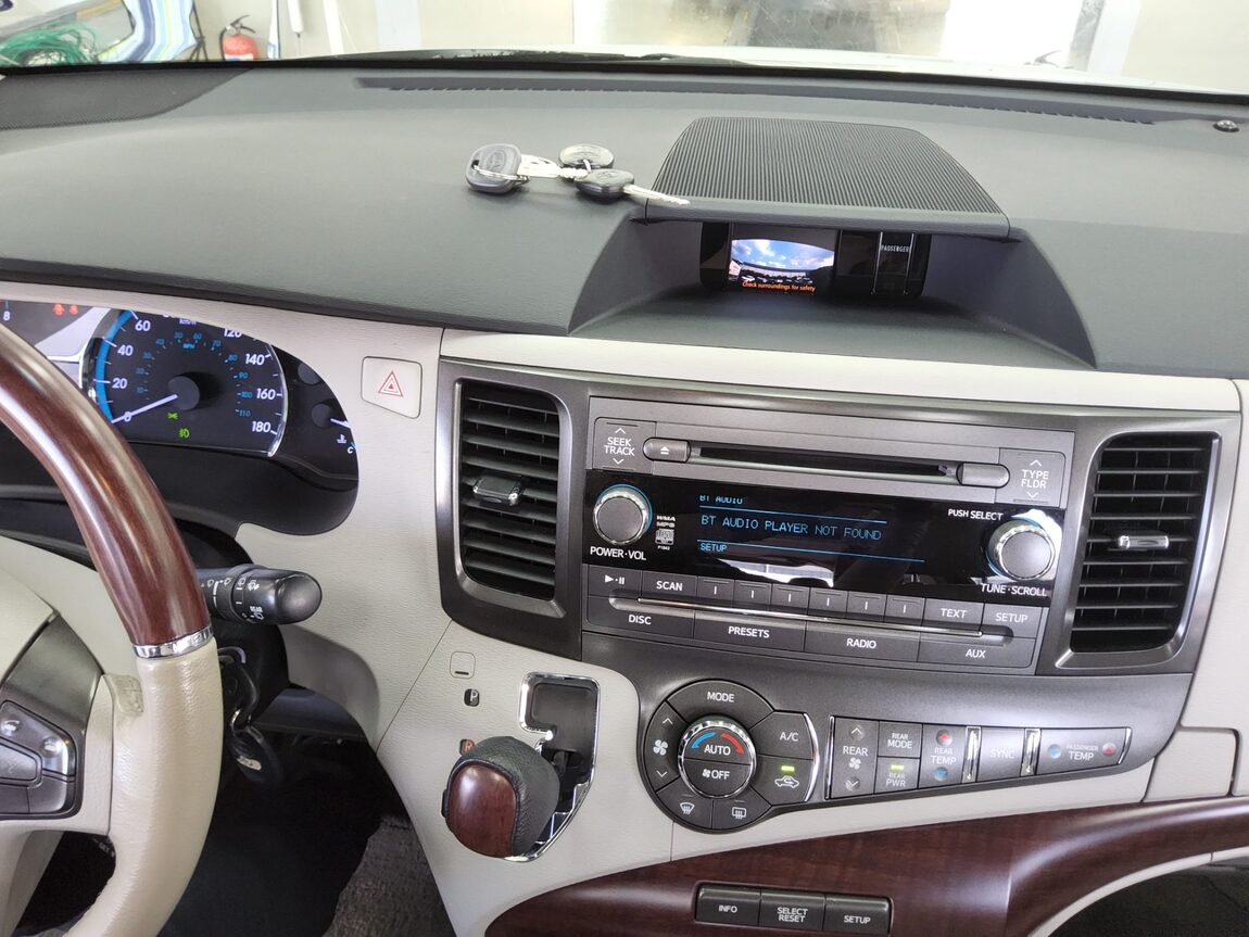 TOYOTA SIENNA (3RD GEN) 3.5 LIMITED 2012 - zdjęcie 17