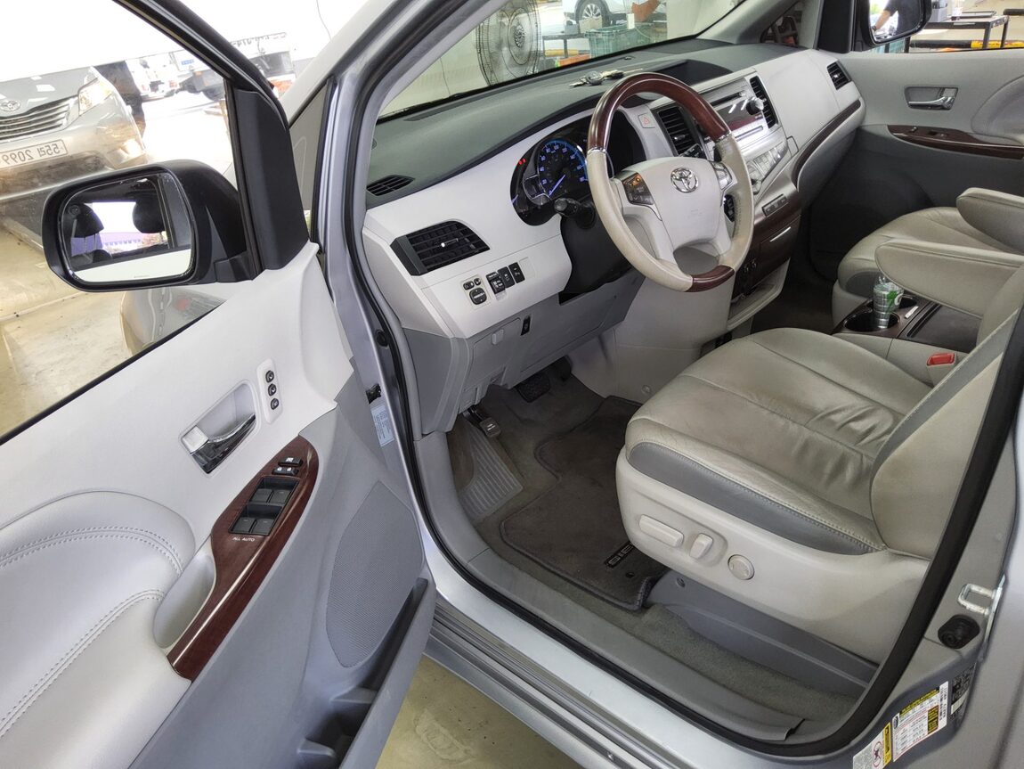 TOYOTA SIENNA (3RD GEN) 3.5 LIMITED 2012 - zdjęcie 10