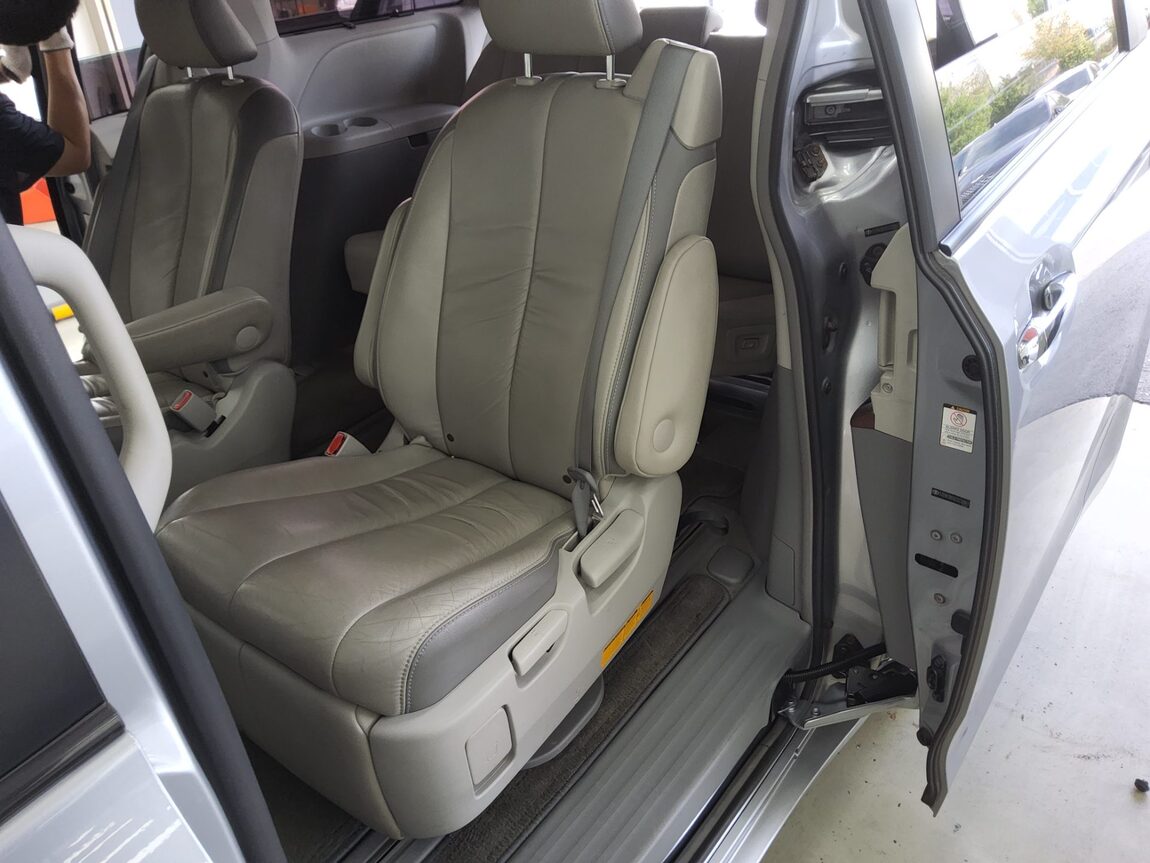 TOYOTA SIENNA (3RD GEN) 3.5 LIMITED 2012 - zdjęcie 12