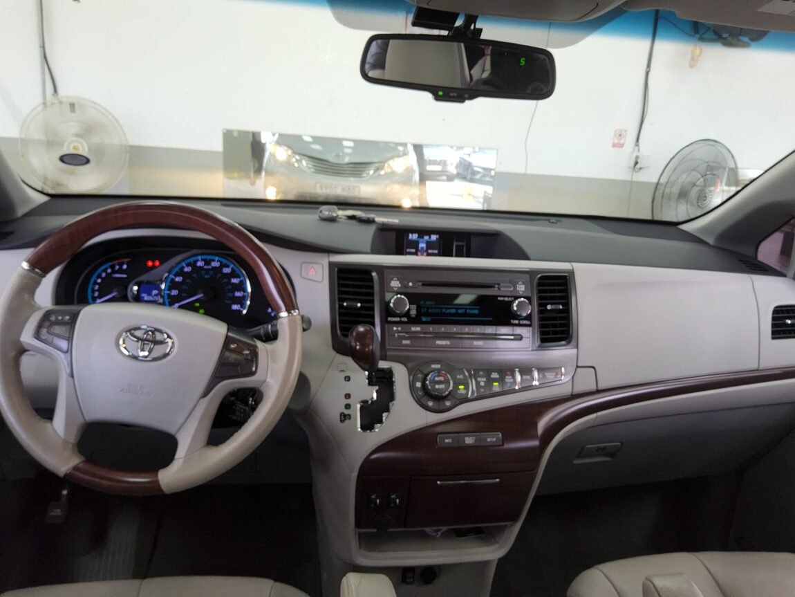 TOYOTA SIENNA (3RD GEN) 3.5 LIMITED 2012 - zdjęcie 11