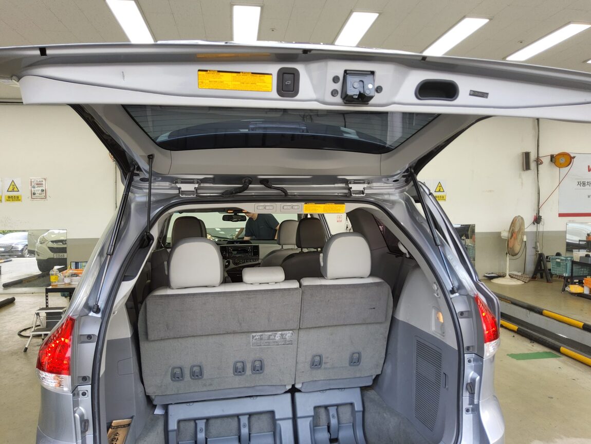 TOYOTA SIENNA (3RD GEN) 3.5 LIMITED 2012 - zdjęcie 15