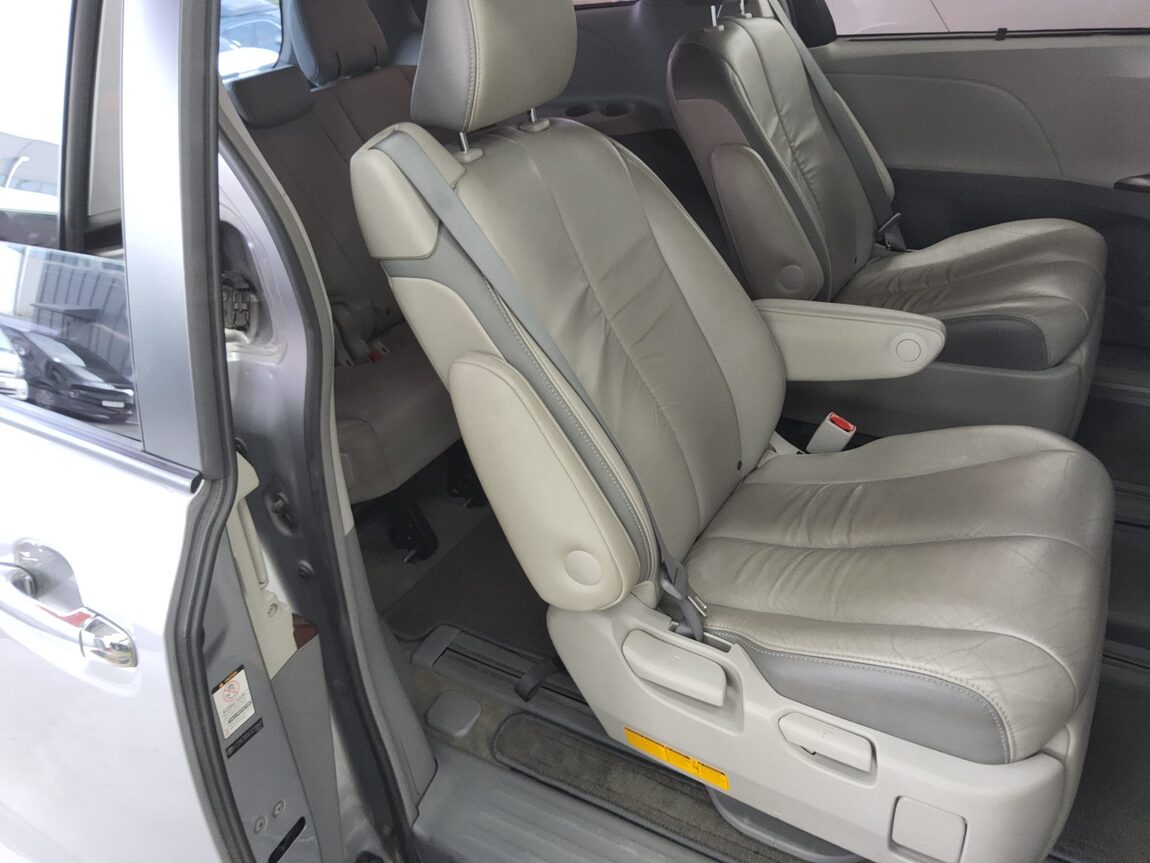 TOYOTA SIENNA (3RD GEN) 3.5 LIMITED 2012 - zdjęcie 13