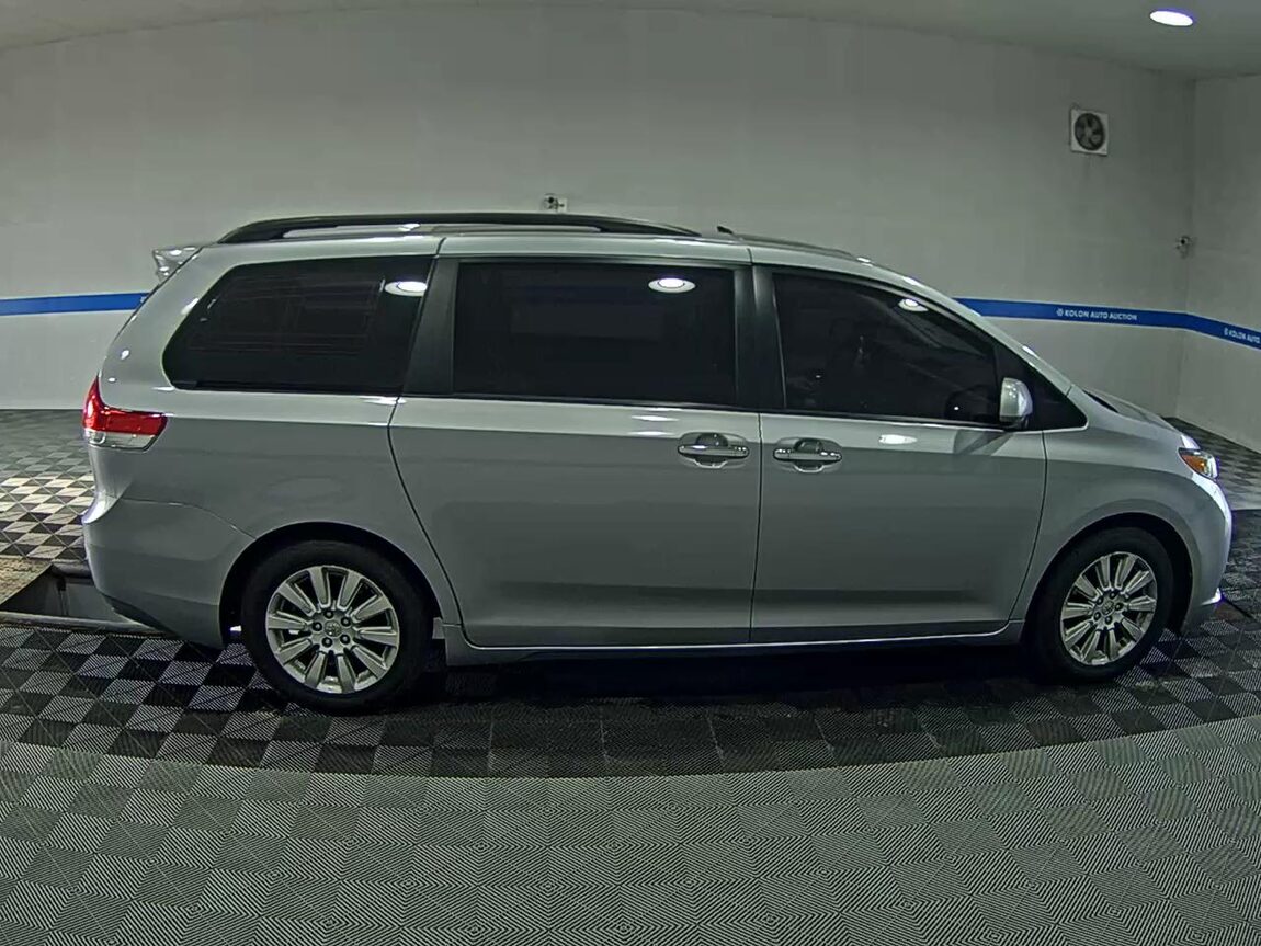 TOYOTA SIENNA (3RD GEN) 3.5 LIMITED 2012 - zdjęcie 4
