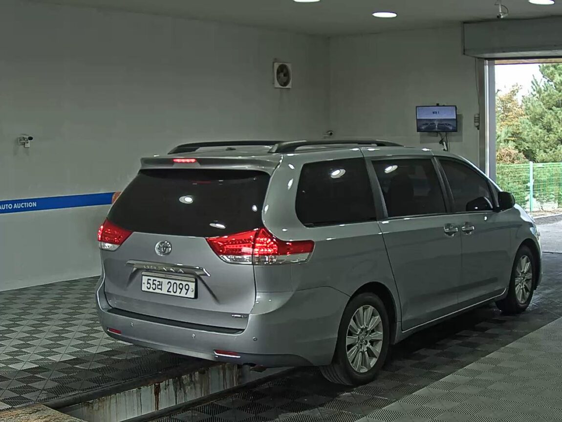 TOYOTA SIENNA (3RD GEN) 3.5 LIMITED 2012 - zdjęcie 5