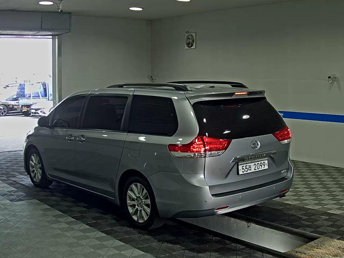 TOYOTA SIENNA (3RD GEN) 3.5 LIMITED 2012 - zdjęcie 6