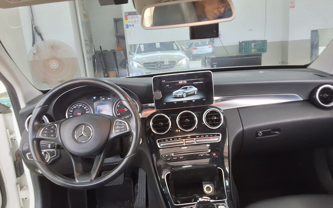 MERCEDES-BENZ C-CLASS (4TH GEN) C200 2016 - zdjęcie 11