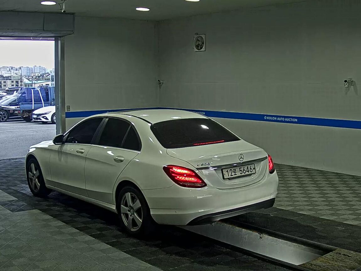 MERCEDES-BENZ C-CLASS (4TH GEN) C200 2016 - zdjęcie 6