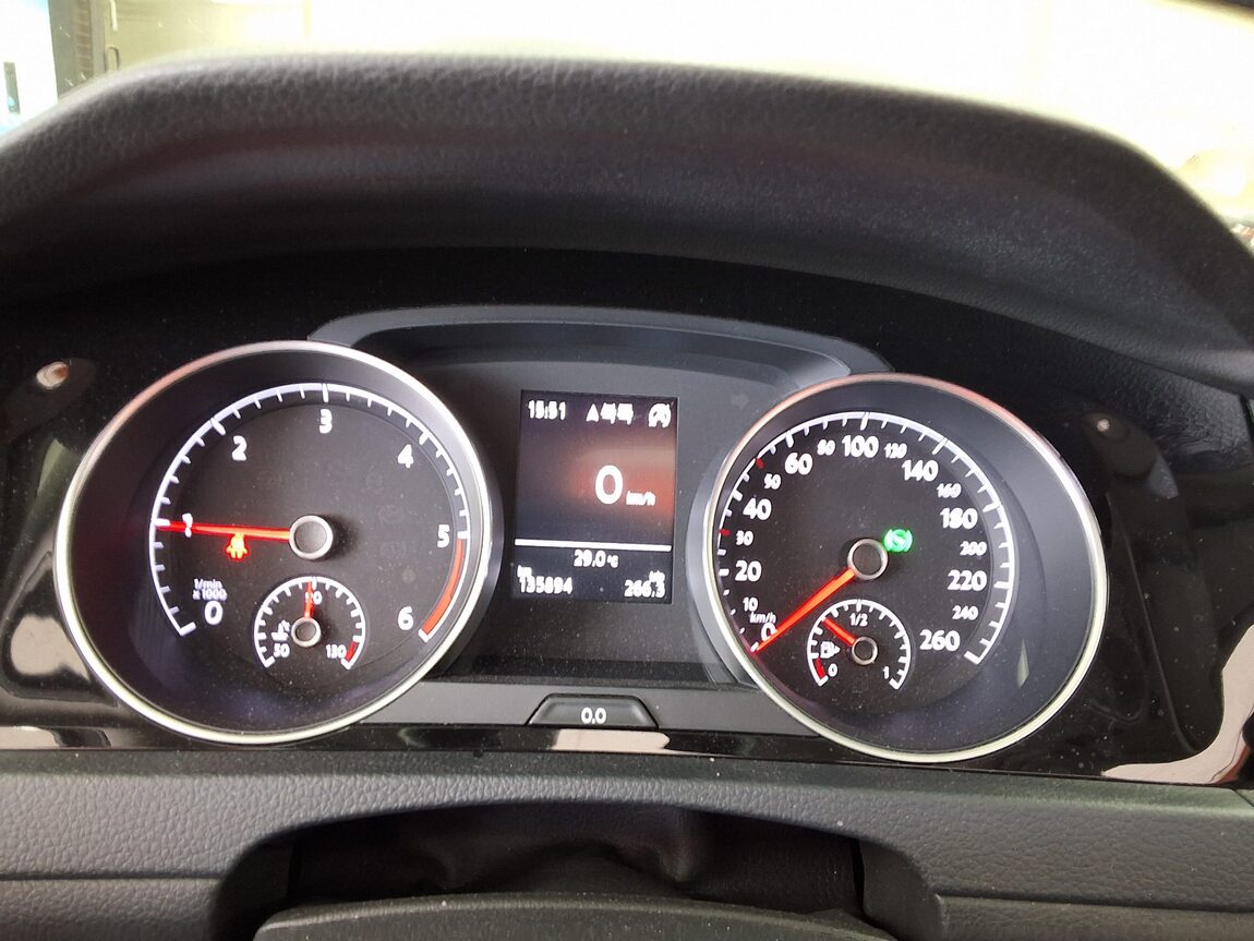 VOLKSWAGEN GOLF (7TH GEN) 2.0 TDI PREMIUM 2014 - zdjęcie 10