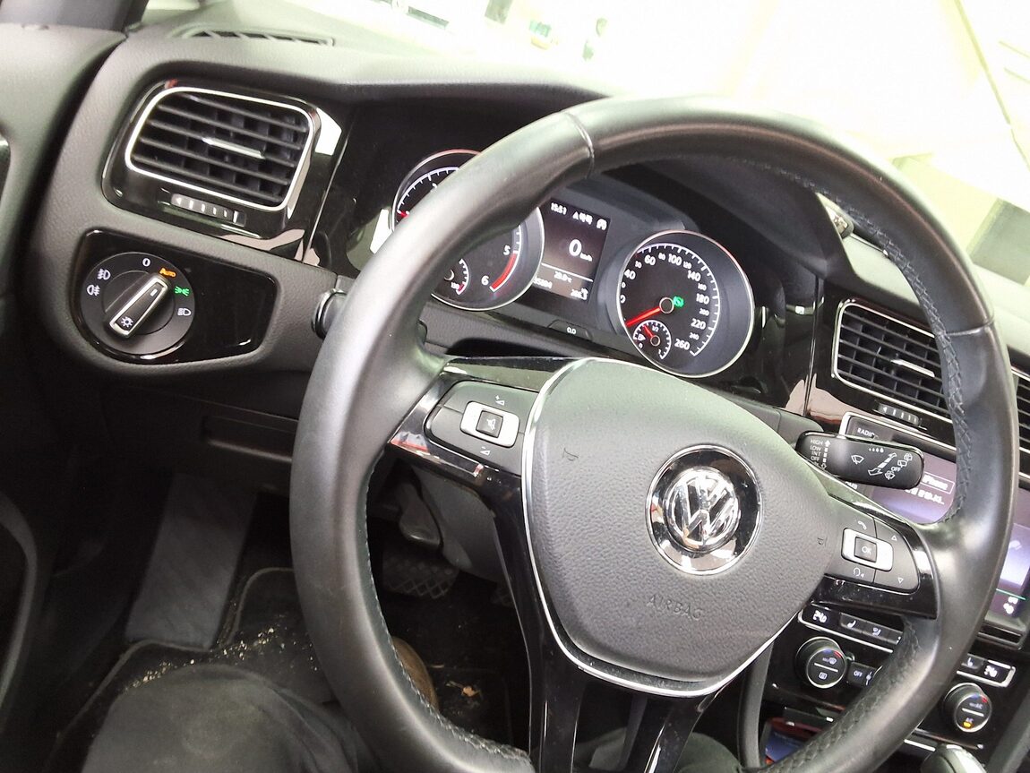 VOLKSWAGEN GOLF (7TH GEN) 2.0 TDI PREMIUM 2014 - zdjęcie 23