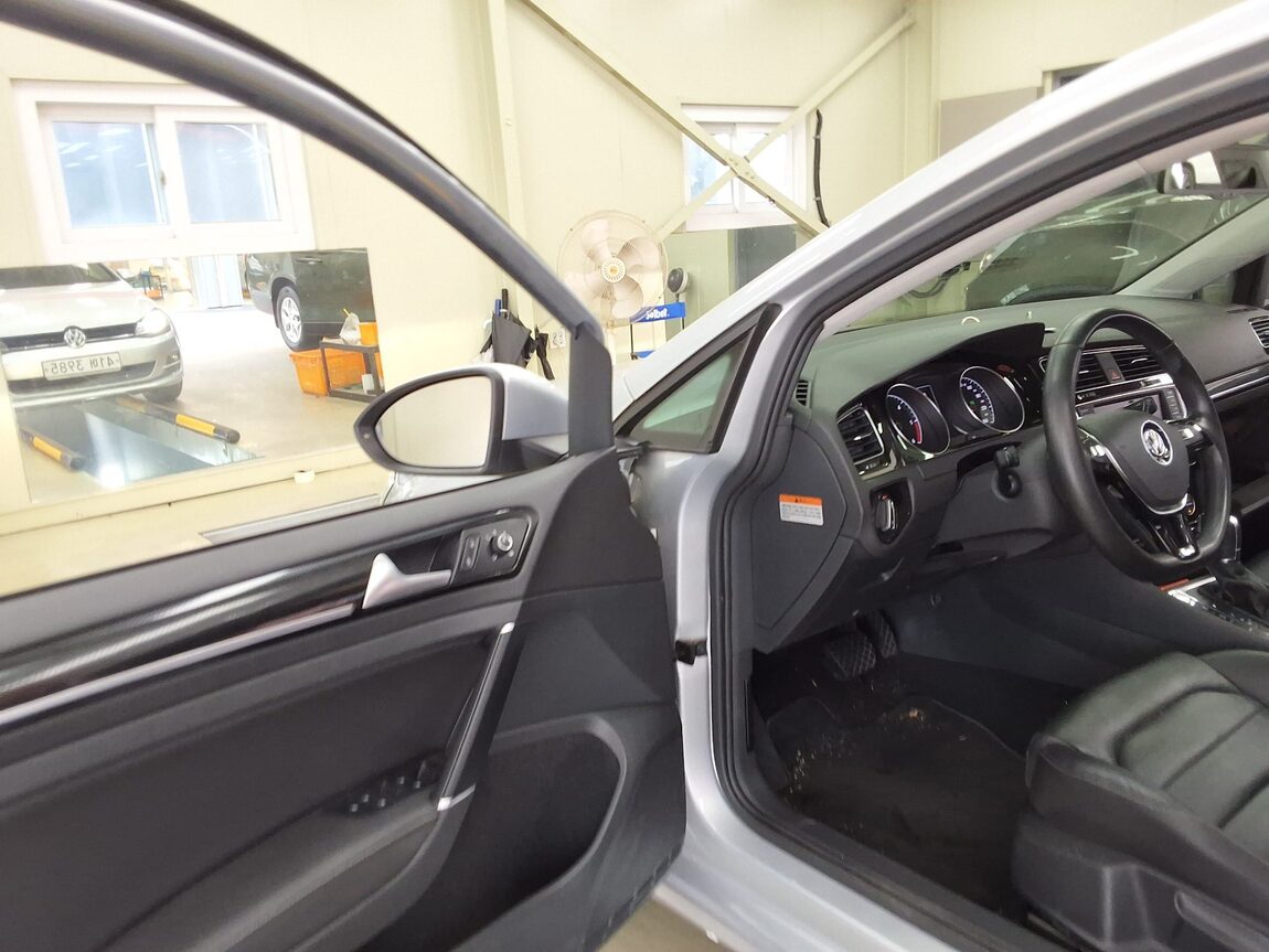 VOLKSWAGEN GOLF (7TH GEN) 2.0 TDI PREMIUM 2014 - zdjęcie 11