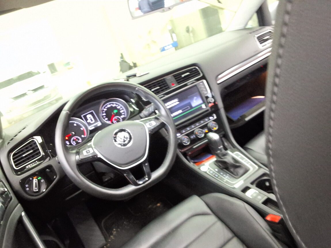 VOLKSWAGEN GOLF (7TH GEN) 2.0 TDI PREMIUM 2014 - zdjęcie 12