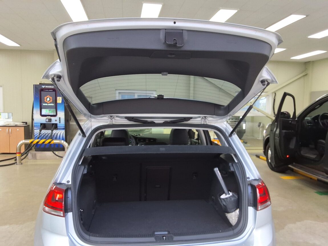 VOLKSWAGEN GOLF (7TH GEN) 2.0 TDI PREMIUM 2014 - zdjęcie 16