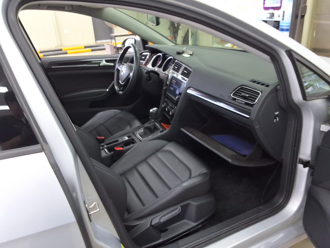 VOLKSWAGEN GOLF (7TH GEN) 2.0 TDI PREMIUM 2014 - zdjęcie 15