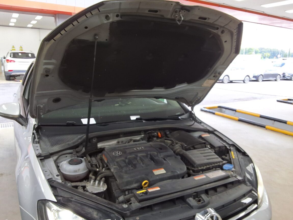 VOLKSWAGEN GOLF (7TH GEN) 2.0 TDI PREMIUM 2014 - zdjęcie 18
