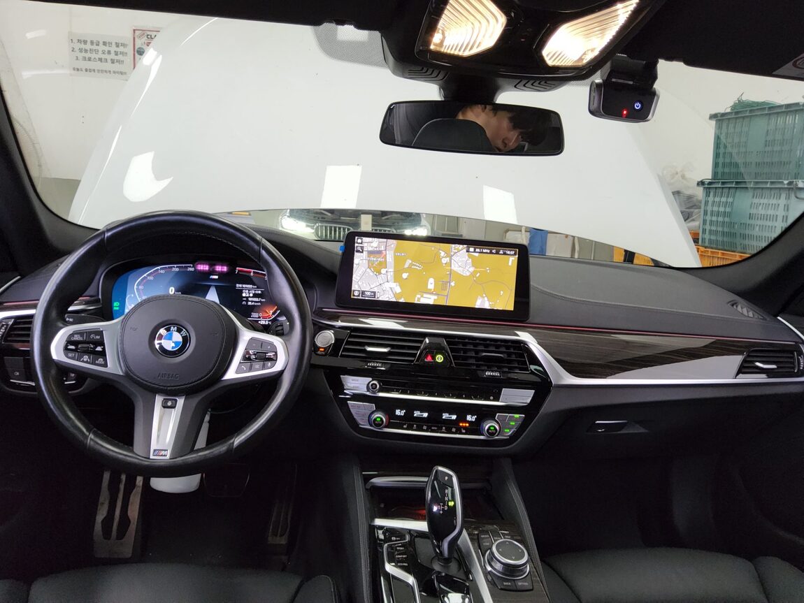 BMW 5 SERIES (7TH GEN) 520i M SPORT PACK 2022 - zdjęcie 11