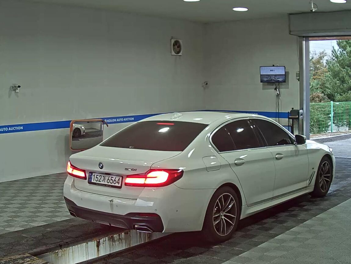 BMW 5 SERIES (7TH GEN) 520i M SPORT PACK 2022 - zdjęcie 5