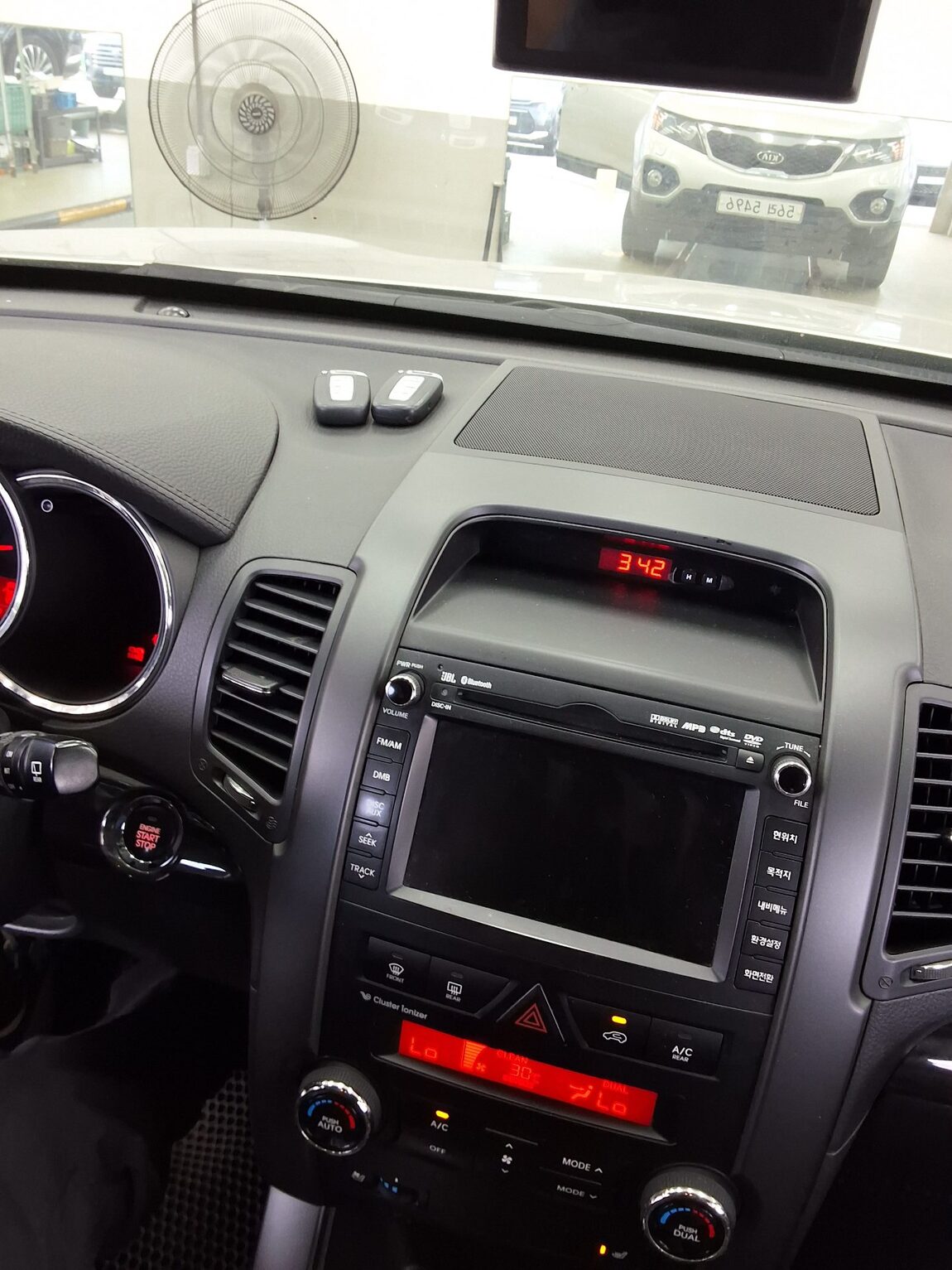 KIA SORENTO R DIESEL 2.2 4WD LIMITED PREMIUM 2011 - zdjęcie 17